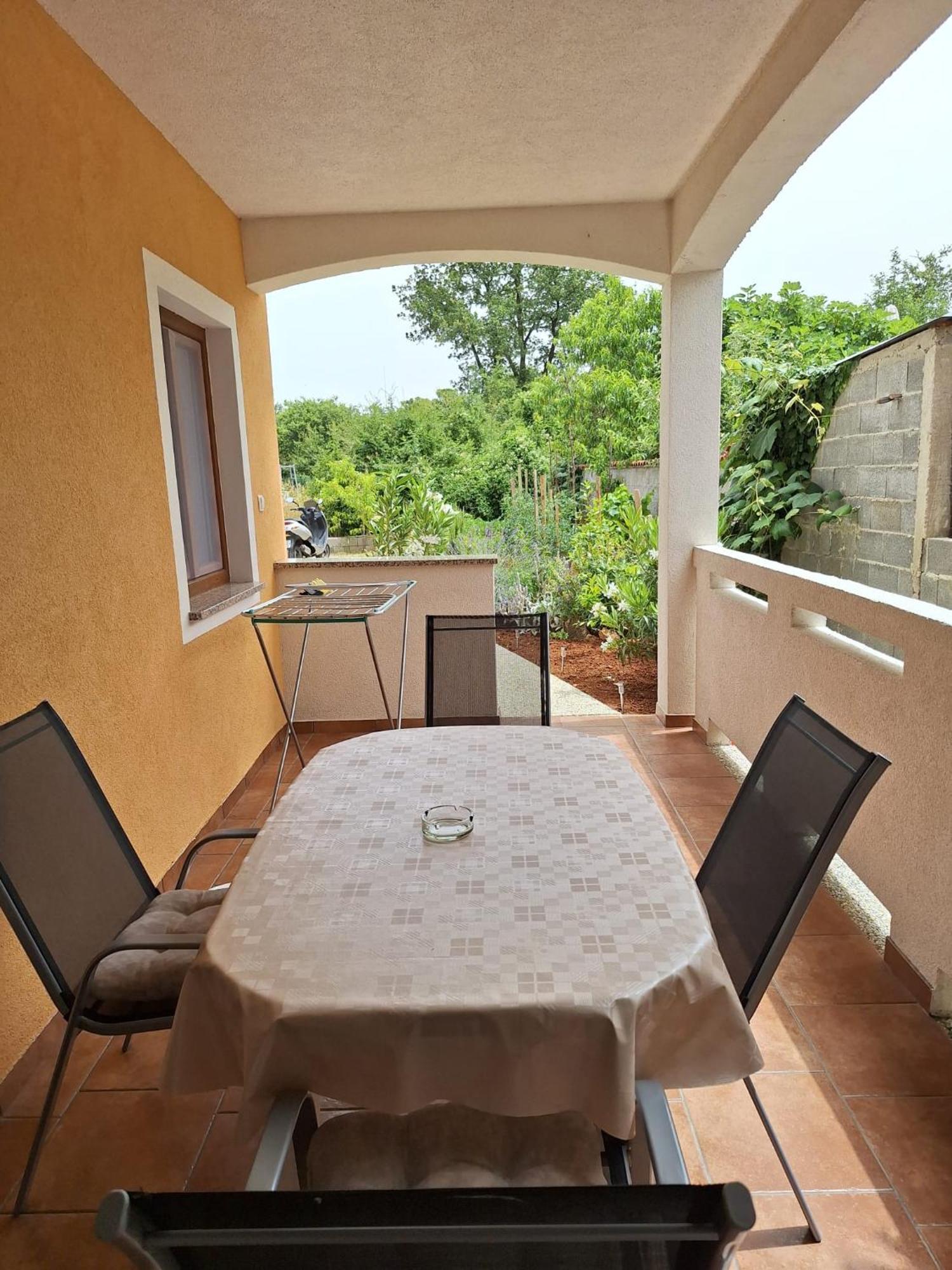 Apartman Paola Malinska Exterior foto